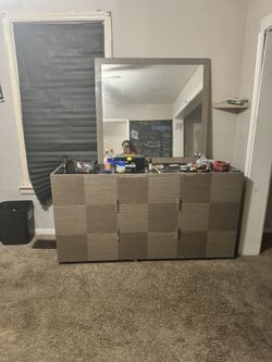 Dresser W/Mirror
