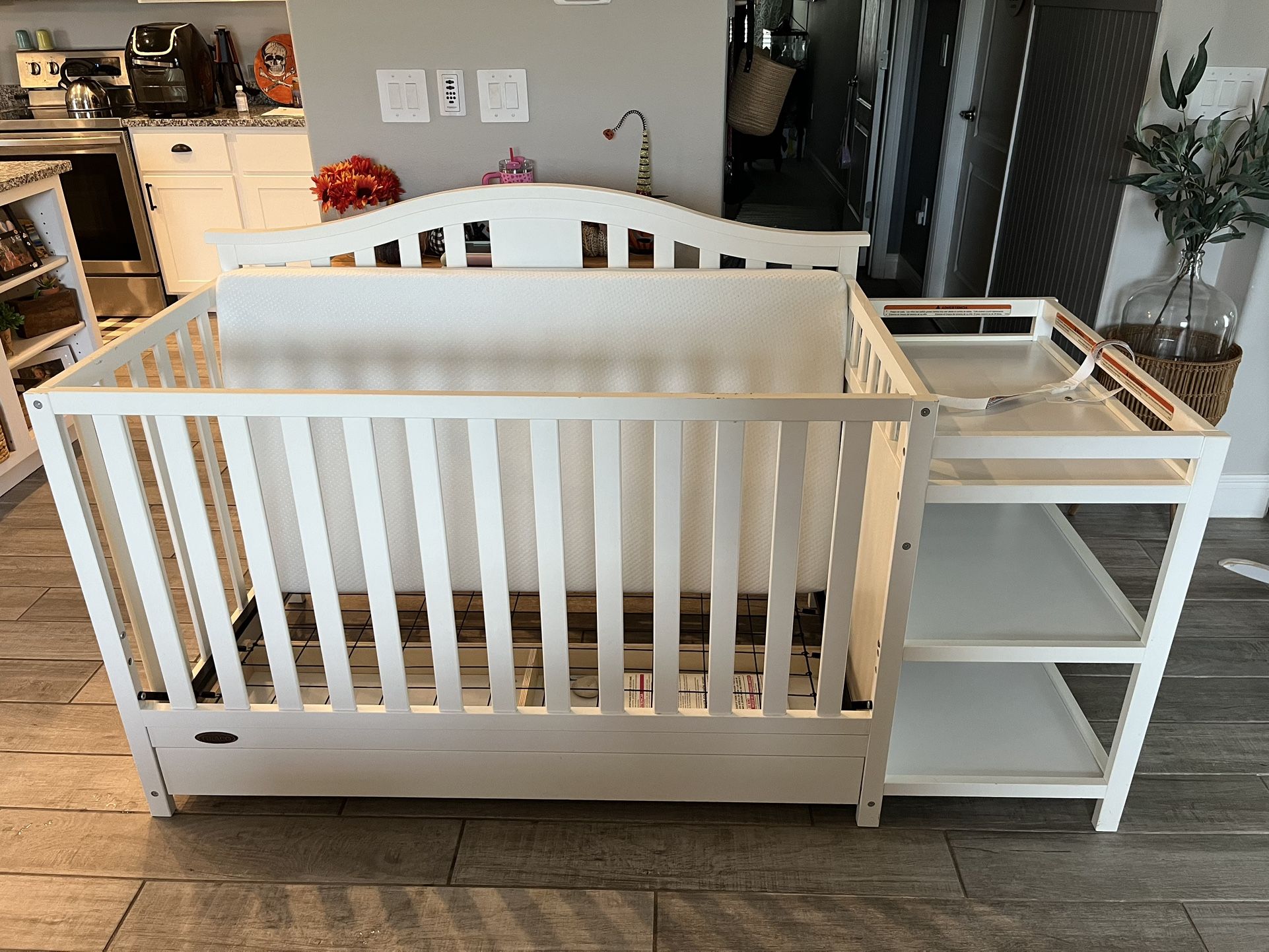 Crib/changing Table