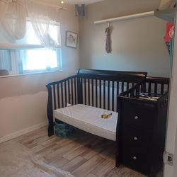 Toddler Child Bed/crib Convertible With Drawers