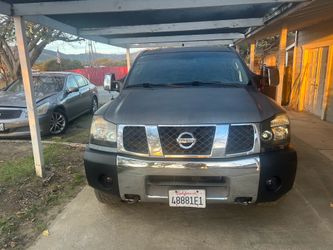 Nissan titan v8