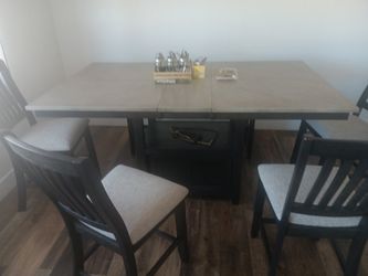 Used Very Good Condition Table