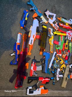 Huge toys guns lot