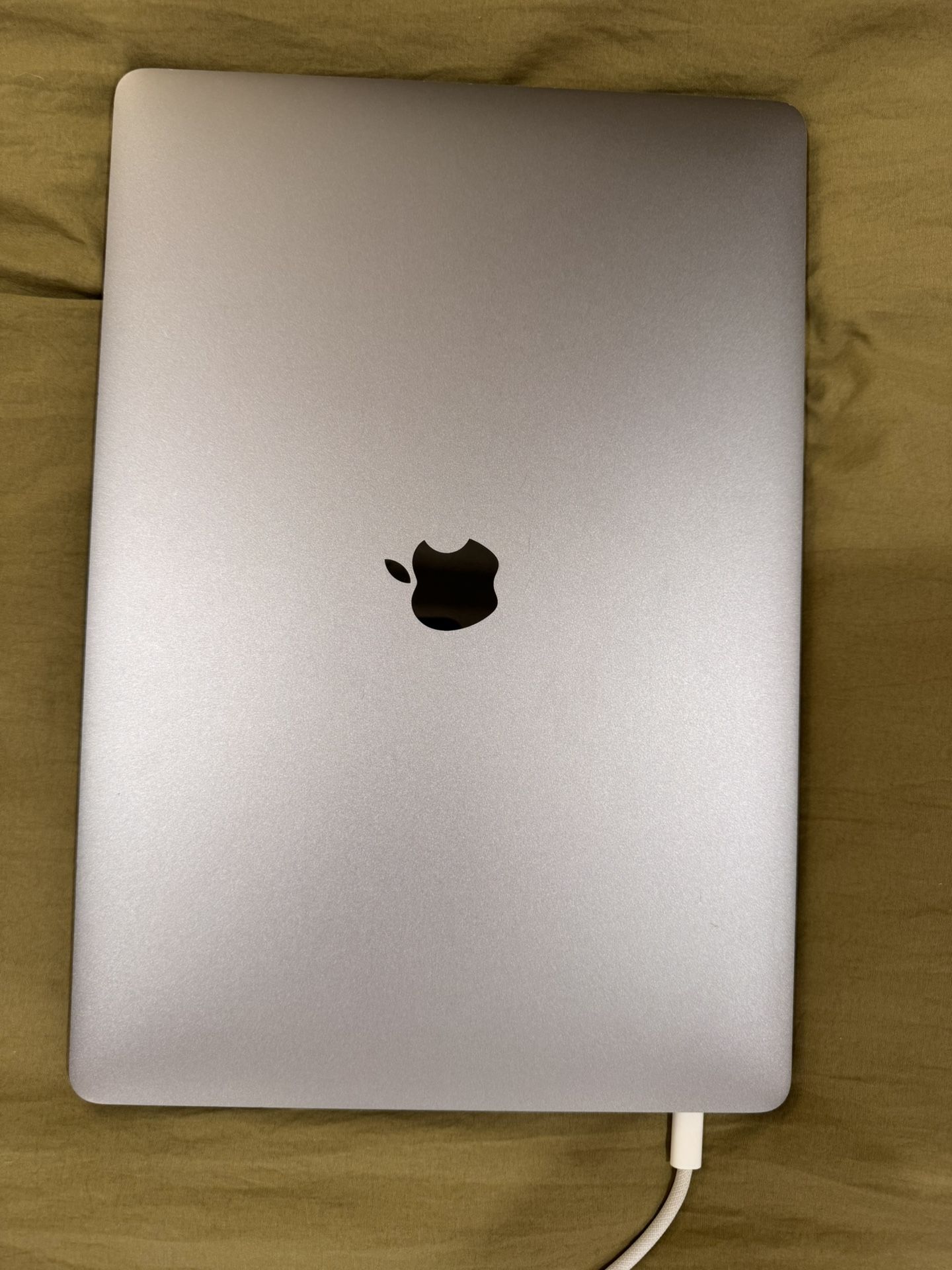 MacBook Pro 2017 (16GB RAM, 1TB, 15 Inches, Touchbar)