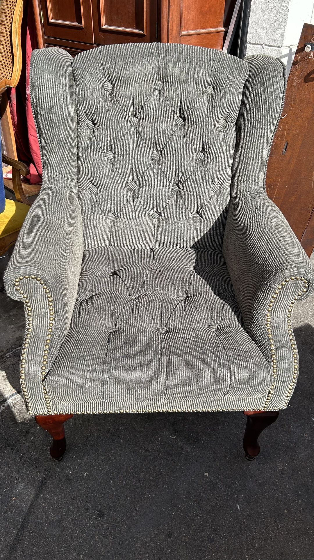 french provincial wingback chair velvet fabric gray color W20”*D24”(address in description) 👇delivery 🚚 available within 15 miles with extra $45 de