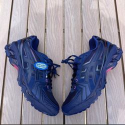 ASICS Keyano-14 Size 9.5