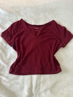 Wild Fable Burgundy Cropped V-Neck Tee – Size L