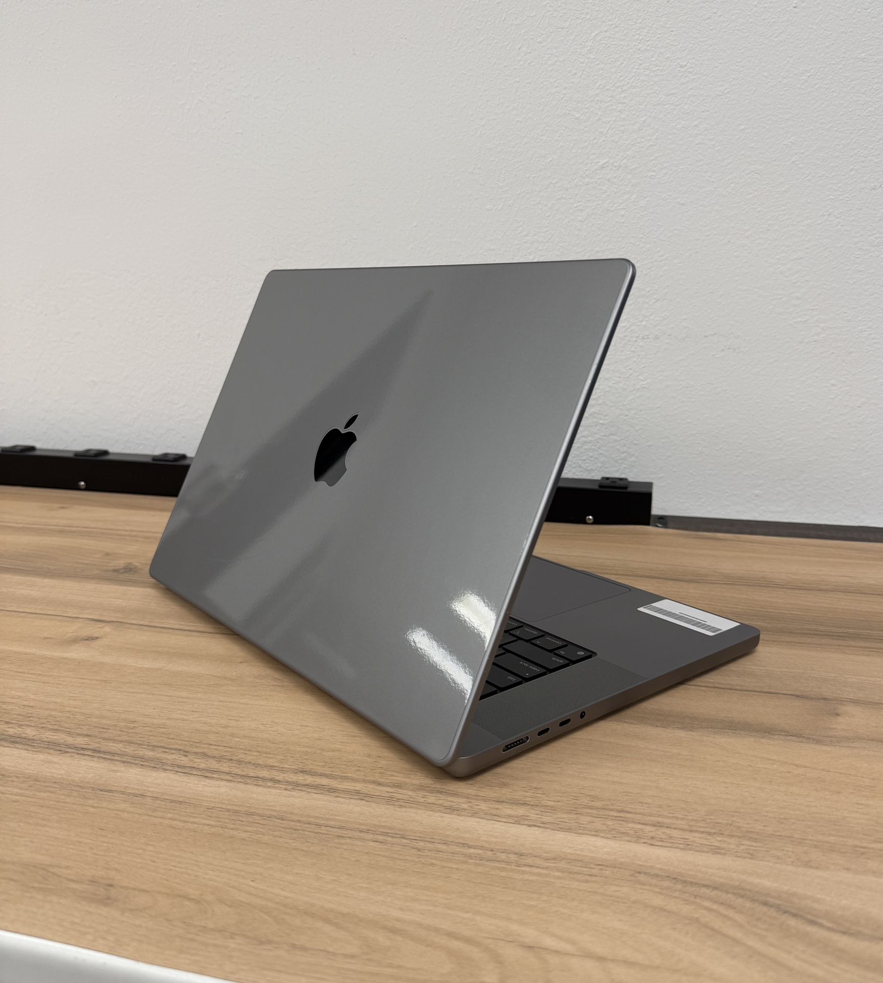 16 inch MacBook Pro M1 Pro 10 Core*32GB RAM*500GB SSD