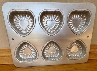 Vintage 1994 Wilton Ruffled Hearts 14" by 10" Aluminum Cake Pan #2105-8255
