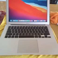 MackBook Air 13 Inch 4 GB Ran/ 128 Ssd / Core I5 /Mid 2013