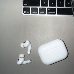 Apple AirPods Pro (2nd Generation) – Excellent Condition