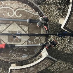 3 weed eaters uno kobalt de 40 voltios otro craftsman de 20 voltios y otro nuevo craftsman rotatorio de 20 voltios  vienen solos nomas las herramienta