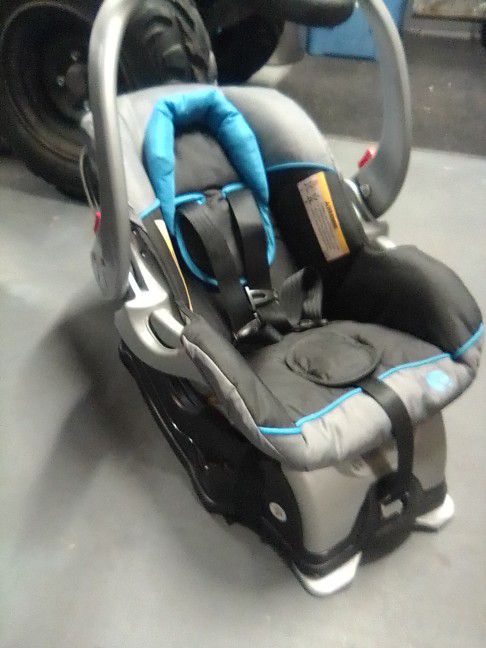 Babytrend Infant Car seat W/ Base