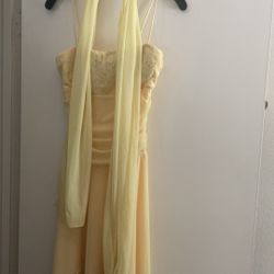 Kiki USA Elegant fancy chiffon yellow dress with scarf used one time size M