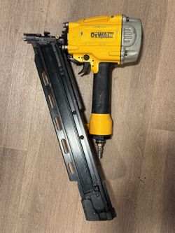 DEWALT 21 Degree Plastic Round Head Framing Nailer DWF83PL
