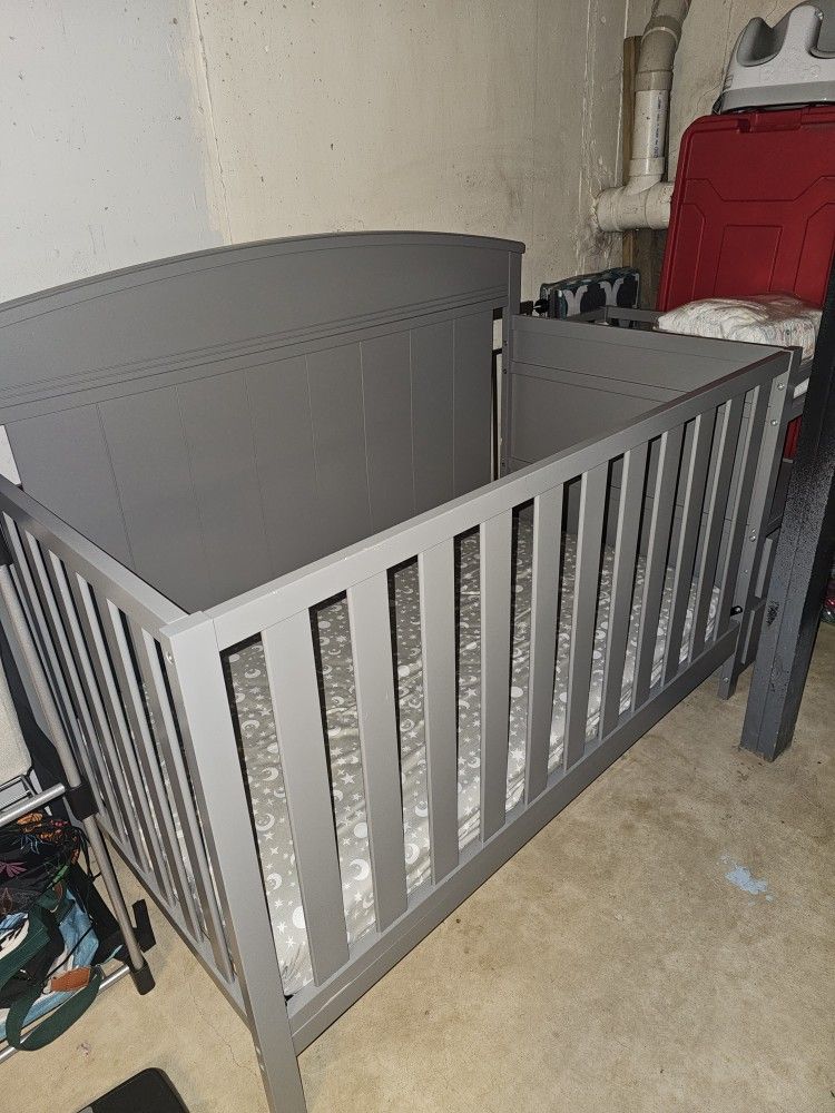 Pearson Convertible Crib & Day Changer