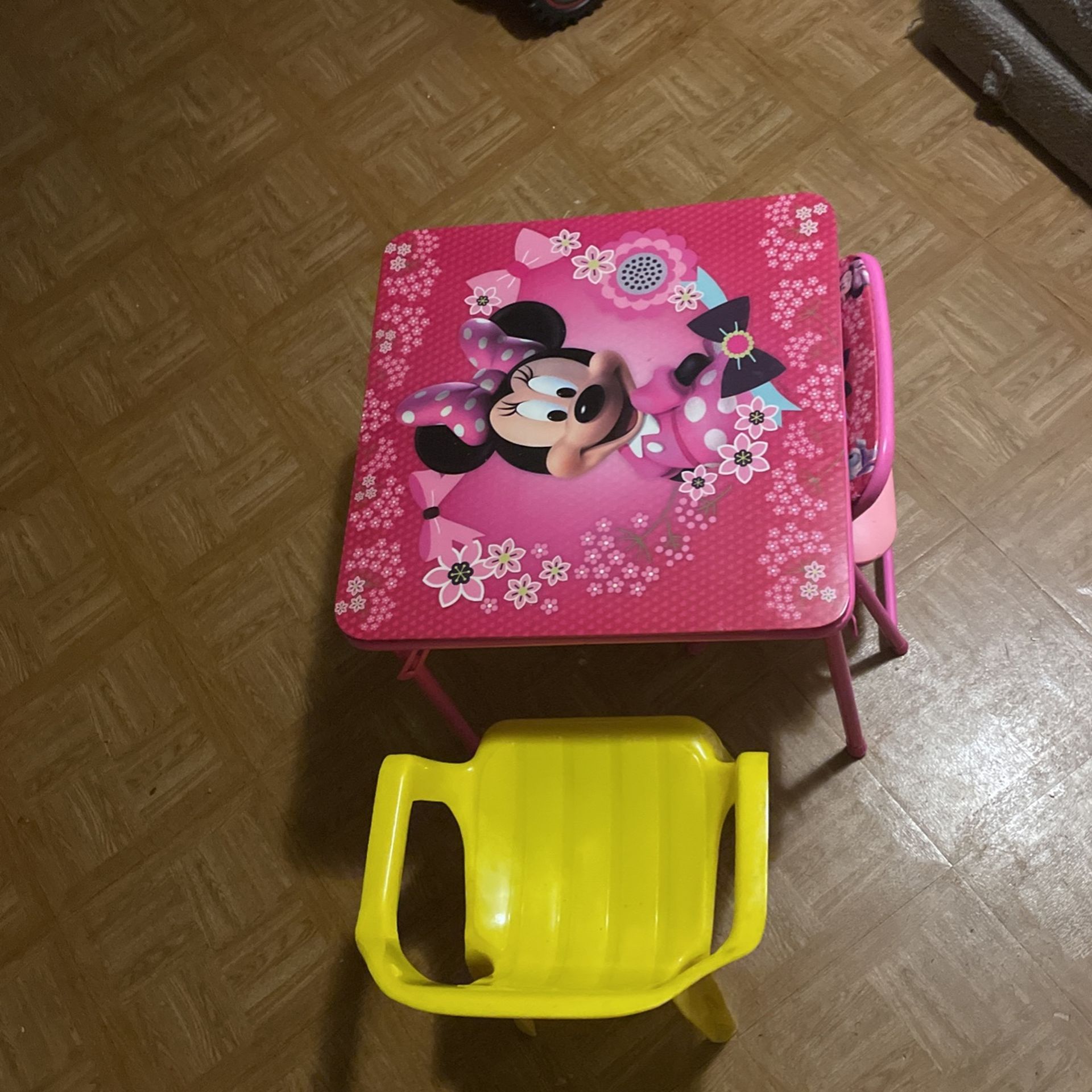 Mini Mouse Table With Extra Chair 