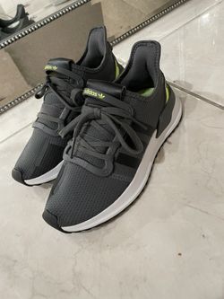 Like New Adidas Youth Size 5 Can Be Unisex 