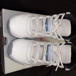 Air jordan Retro 11's Legend Blues