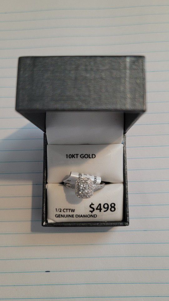 10kt White gold 1/2 cttw diamond ring