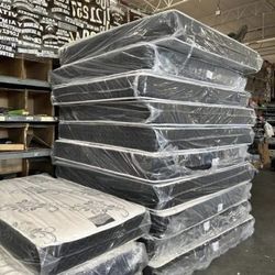 Deluxe Brand Twin Size Set 