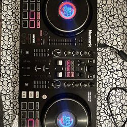 Numark Mixtrack Platinum FX DJ Board  