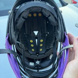 Used cascaded R lacrosse helmet 