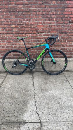 🚴‍♂️ Giant Defy Advanced 3 – Medium Frame 🚴‍♂️