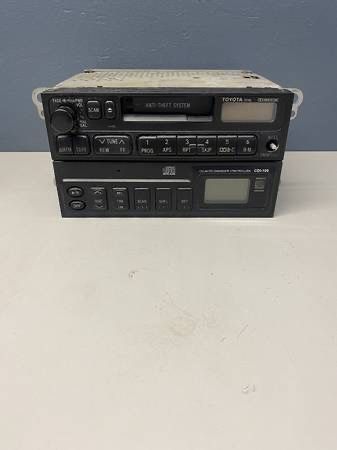 1995 Toyota 4Runner Oem Radio and CD Disc Changer