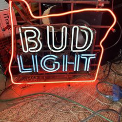 Vintage Bud Light Real Neon Sign w/Oregon Boarder In good shape/working order.  They don’t make them like they used to 