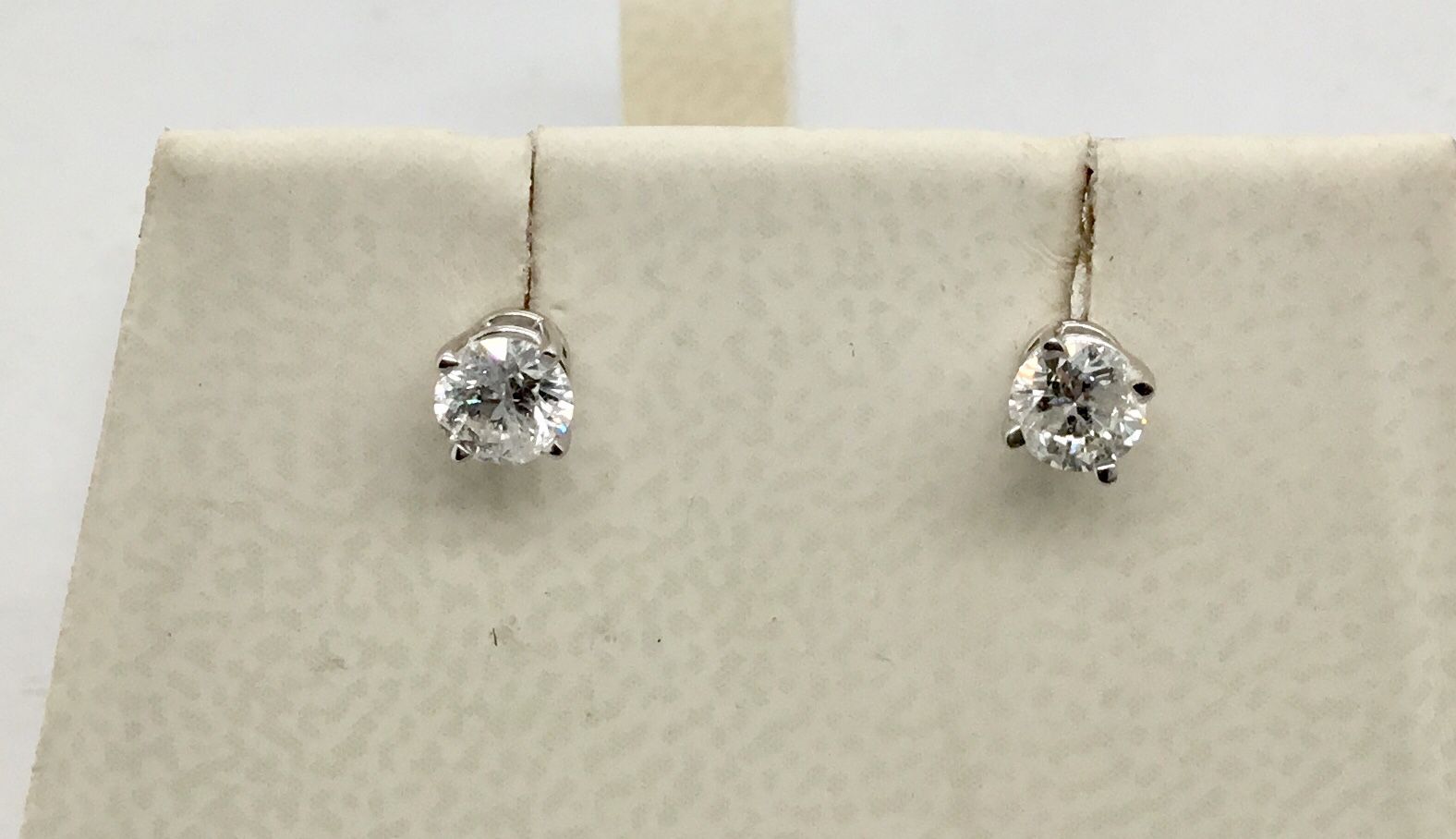 14KT White Gold Diamond Stud Earrings