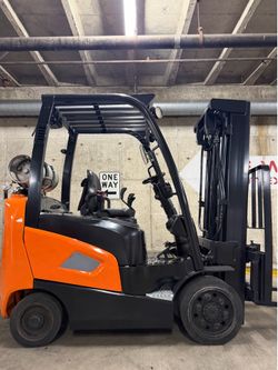 DOOSAN forklift 5000 lb ;3 stage, side shift