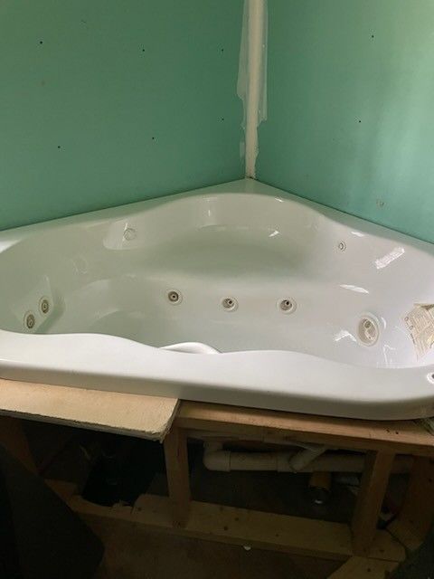 New American Standard BIG JACUZZI $500 Or B.O., NEW COSTS OVER $1000