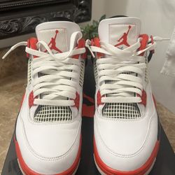 Jordan 4 fire red size 10.5