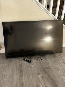 Insignia 43” TV (Model NS-43DF710NA21)