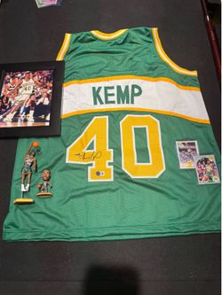 Shawn Kemp Autograph and Card Lot