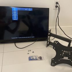 Vizio D28h-C1, 28 inch, 720 P LED TV with Wall Mount (No remote)