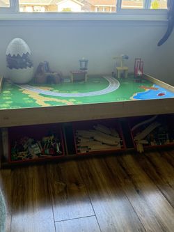 Table Train Set