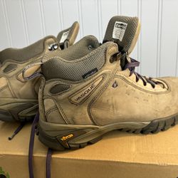 Vasque Talus Mid UltraDry Vibram Soles Hiking Boots Women 7.5 US