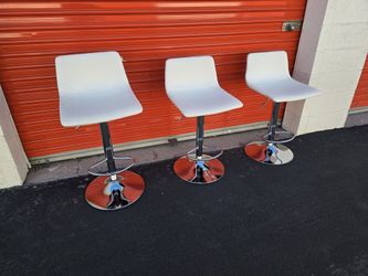 Modern Lift Bar Stools 