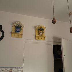  Shelf W Vases