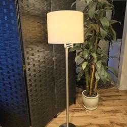 Floor Lamp Swing Arm/ Like New 