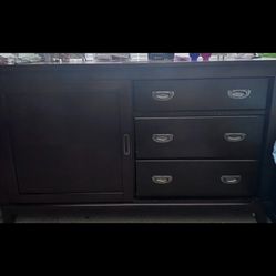 Bed And Dresser With Organizer For Kids Or Teens 