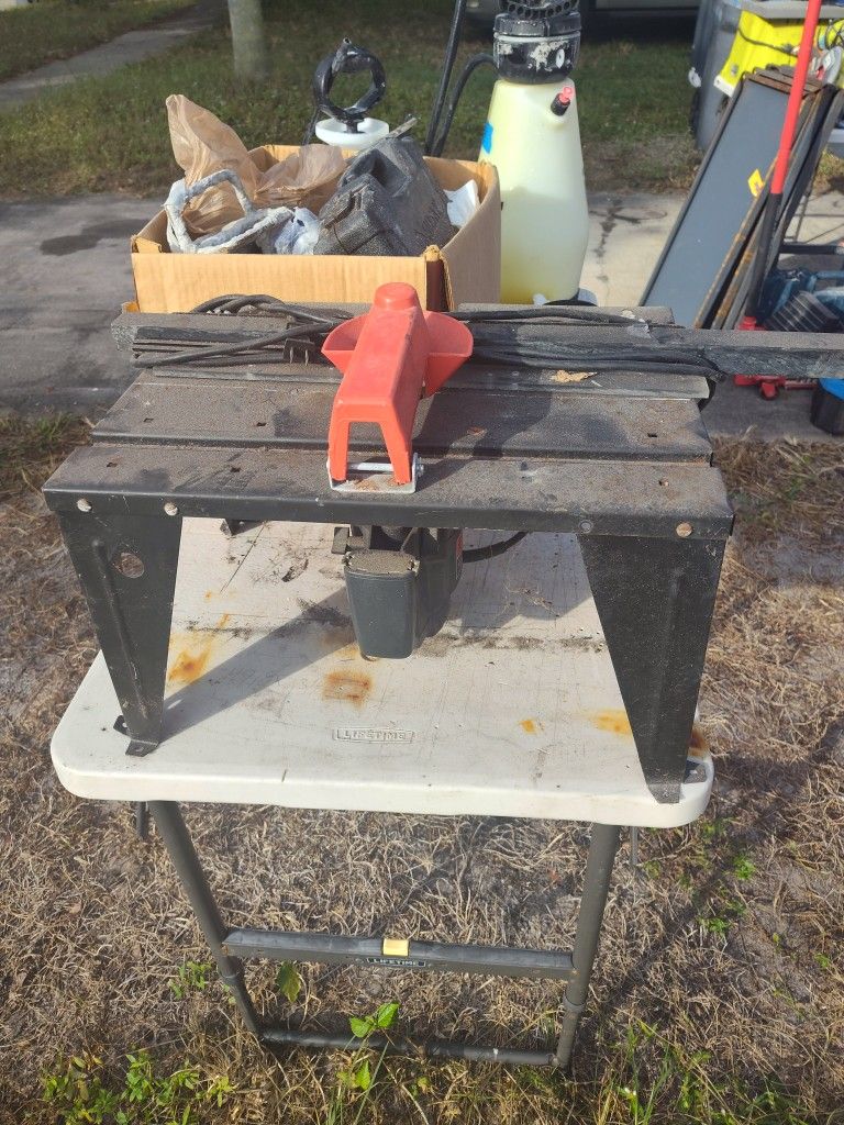 Router Table With Router