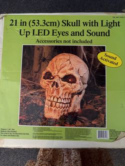 Giant 21 inch spooky skeleton head with LED lights and sound