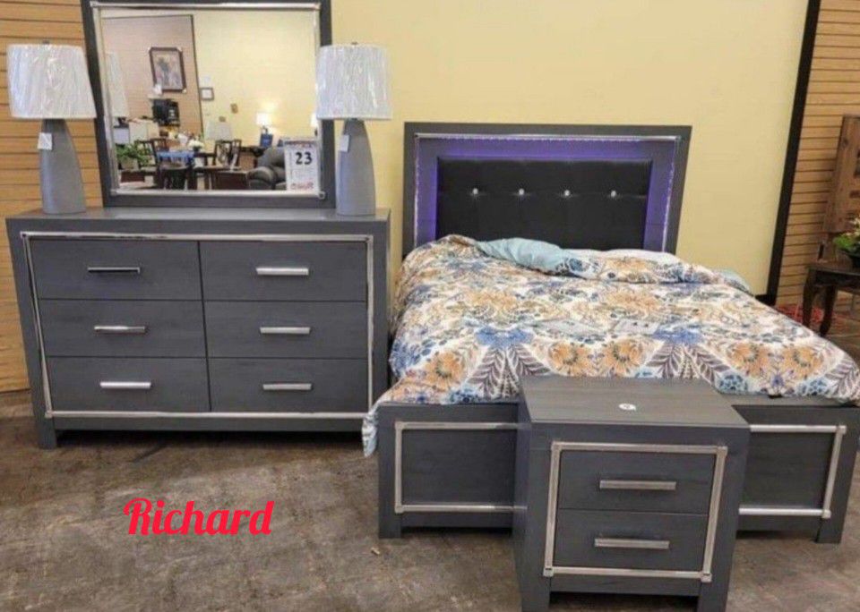 Lodanna Gray Bedroom Set 