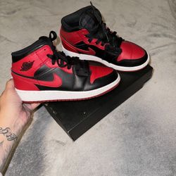 Air Jordan 1 Mid
