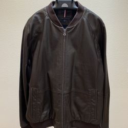 Worn only once. Men’s Real Lambskin leather Jacket Tommy Hilfiger. Varsity style. Size XXL (Aprox 48R) Fully Lined color dark brown