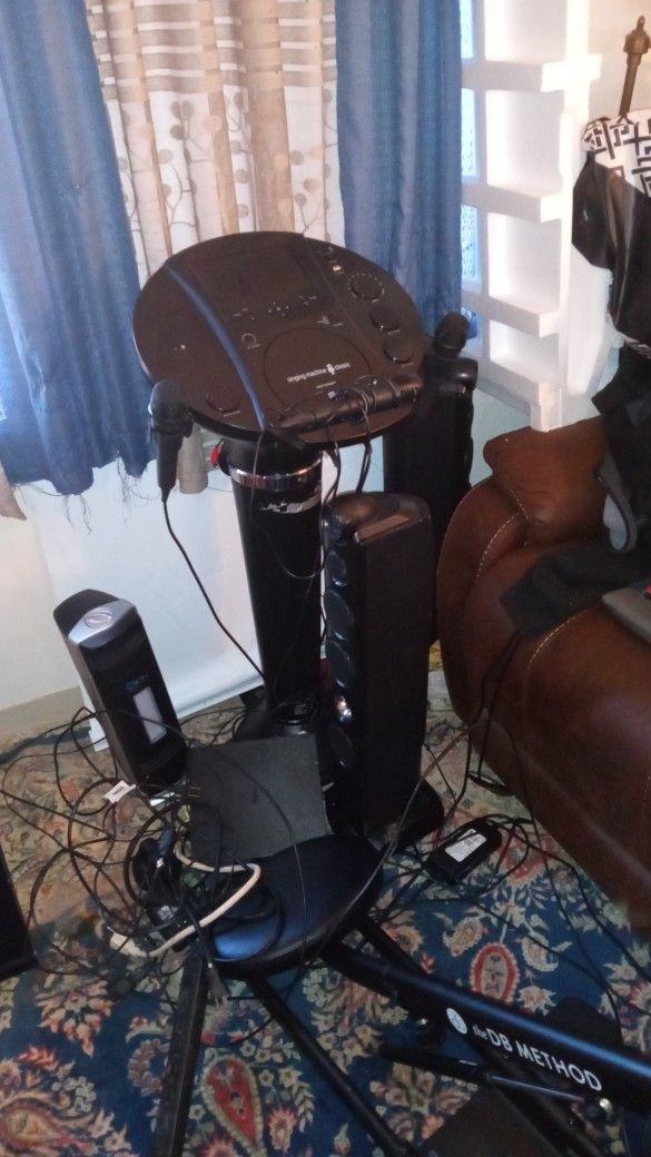 Karaoke Blue Tooth With Mics And Speakers