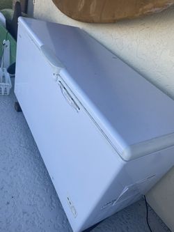 Hotpoint 17.9-cu ft Chest Freezer