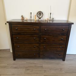 Solid Wood 8 Drawer Dresser